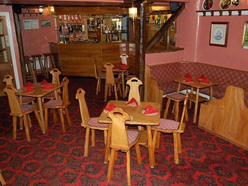 Britannia Inn Llangollen Exterior foto
